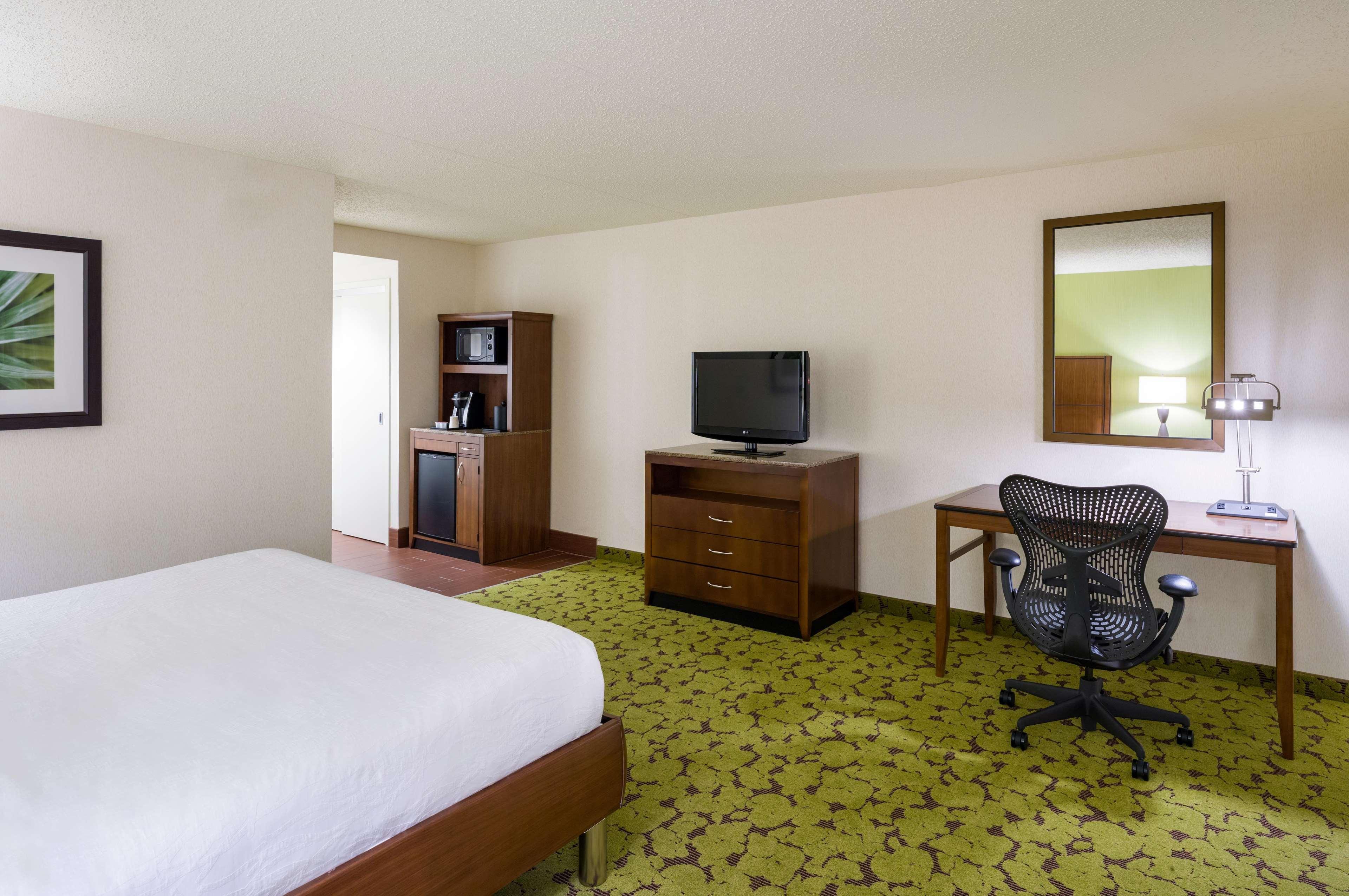 Hilton Garden Inn Edison/Raritan Center Exterior photo