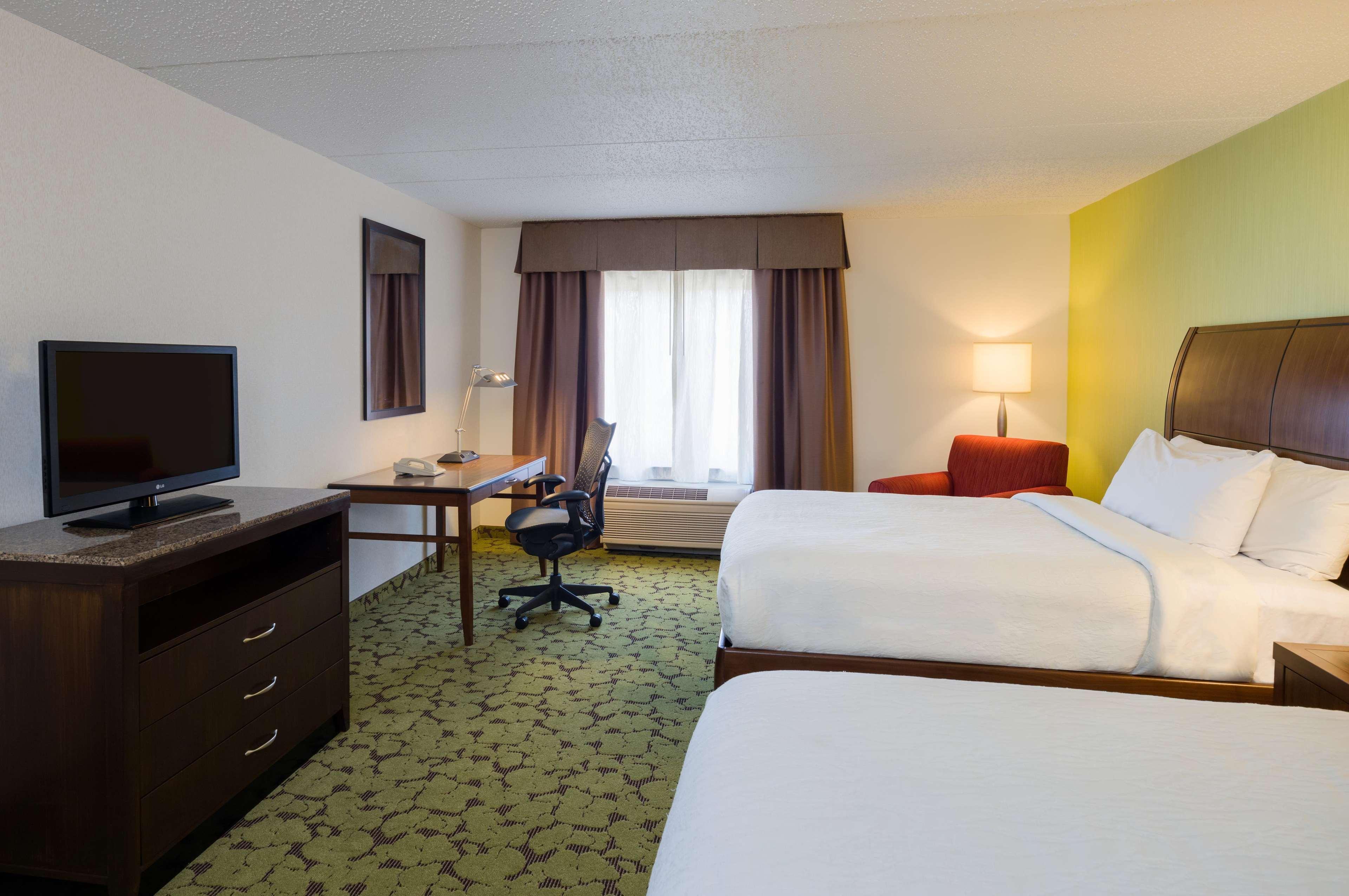 Hilton Garden Inn Edison/Raritan Center Exterior photo